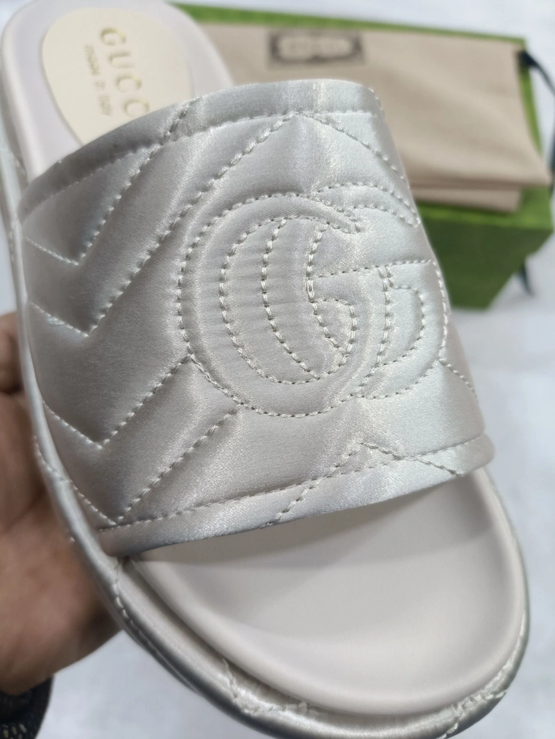 Resilient Gxccx Slippers 162297