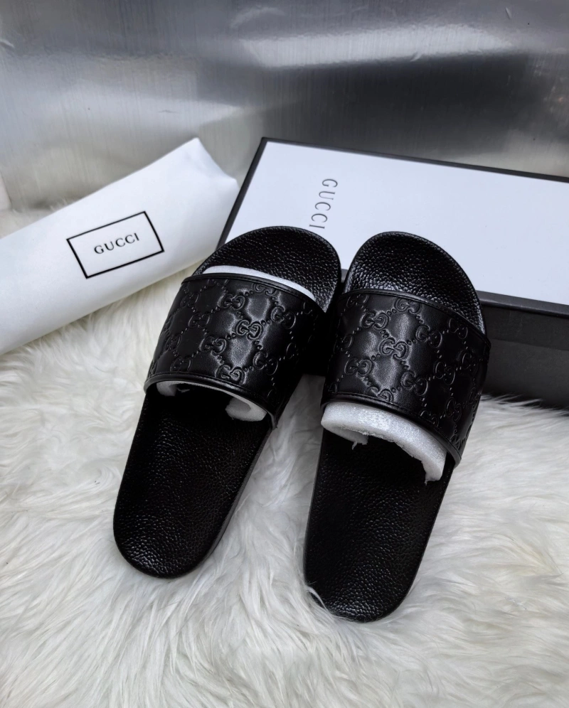 Fashionable Gxccx Slippers 162267