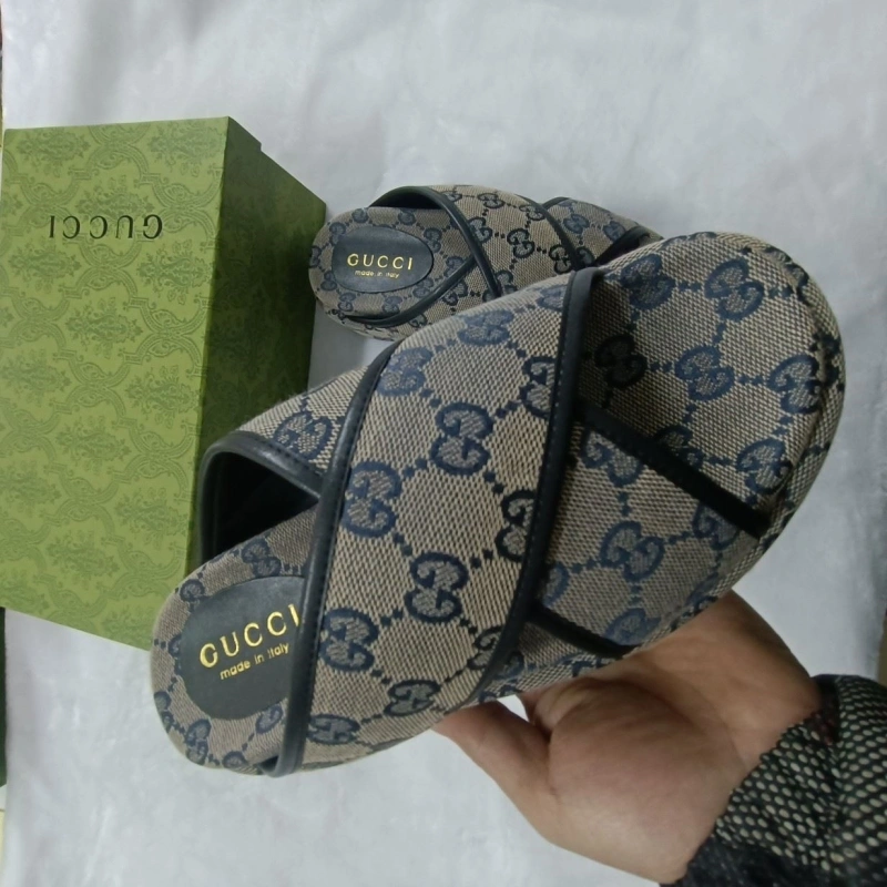 Minimalist Gxccx Slippers 162227