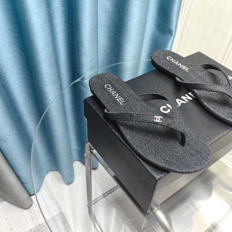 Durable Chxnxl Slippers 127976