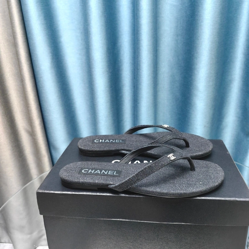 Durable Chxnxl Slippers 127976