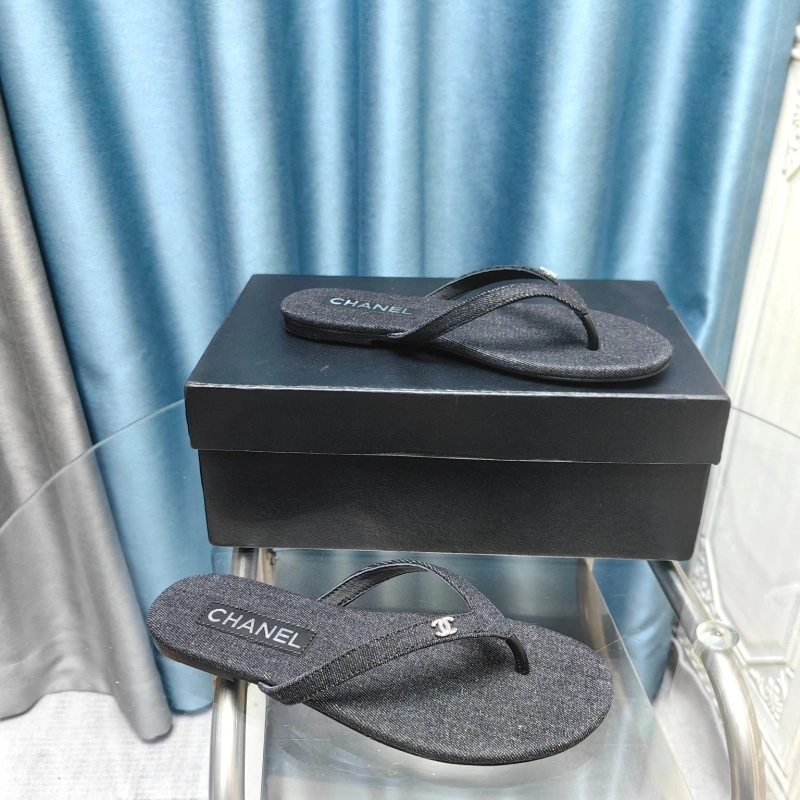 Durable Chxnxl Slippers 127976