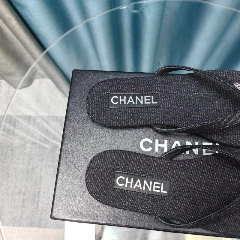 Durable Chxnxl Slippers 127976