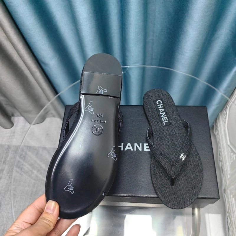 Durable Chxnxl Slippers 127976