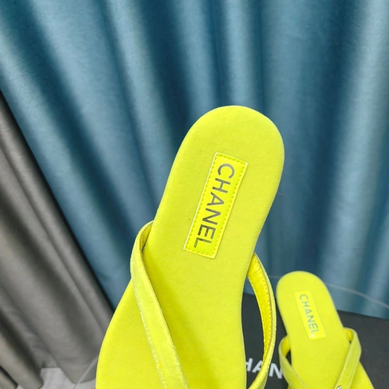 Resilient Chxnxl Slippers 127977