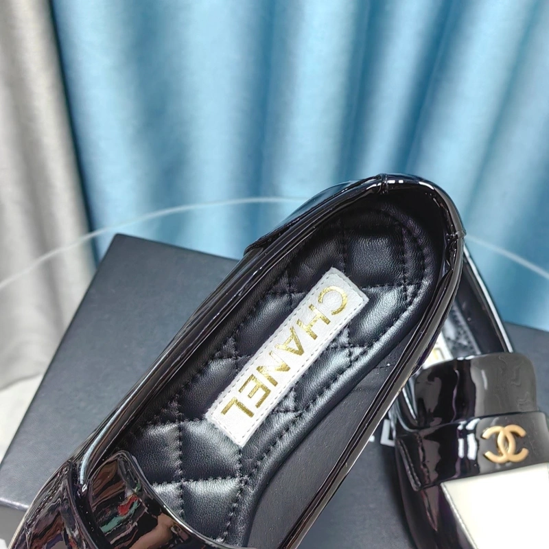 Flexible Chxnxl Leather Shoes 128747