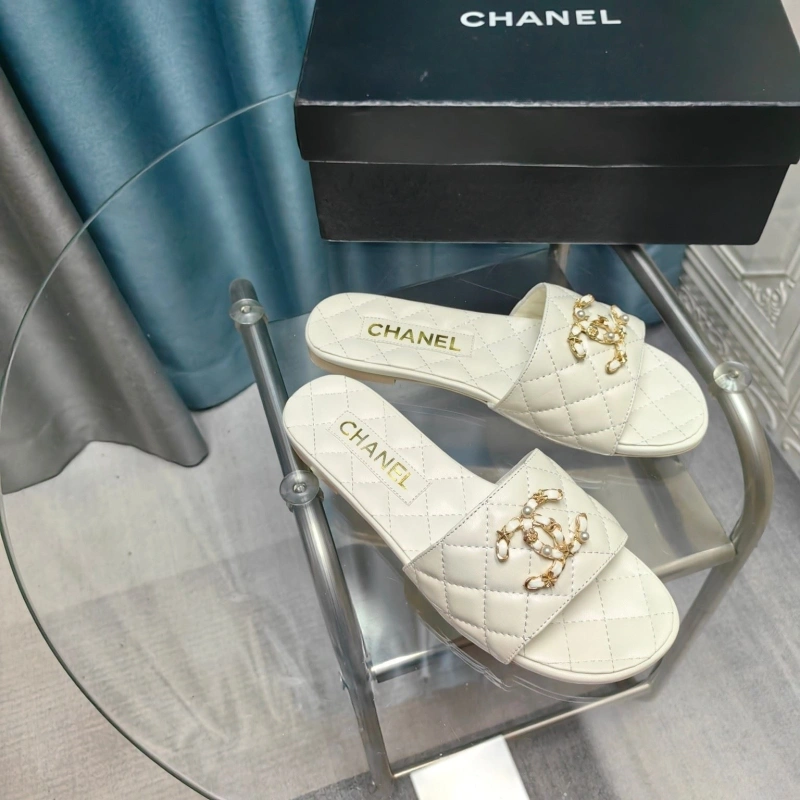 Fashionable Chxnxl Slippers 127970