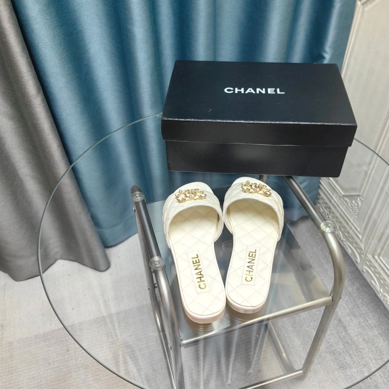 Fashionable Chxnxl Slippers 127970
