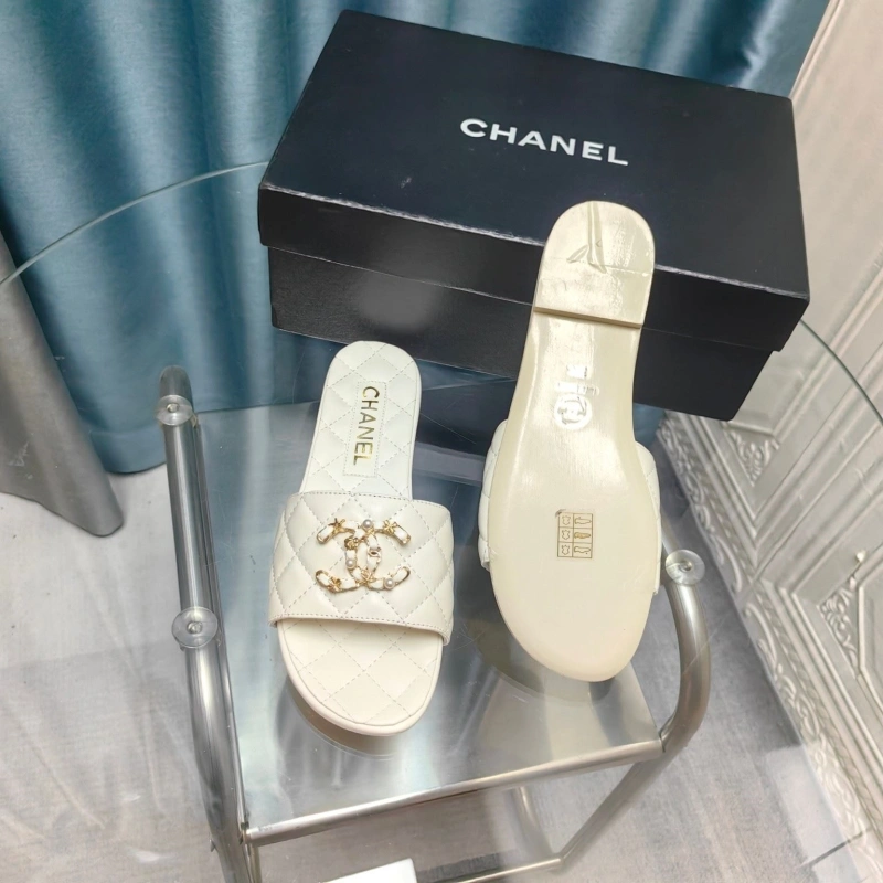 Fashionable Chxnxl Slippers 127970