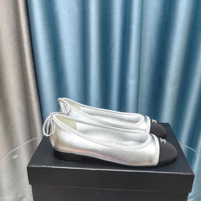 Refined Chxnxl Flat Shoes 129142