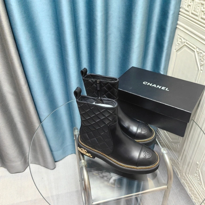 Cozy Chxnxl Boots 129695