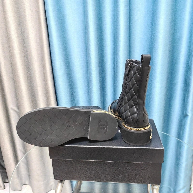 Cozy Chxnxl Boots 129695