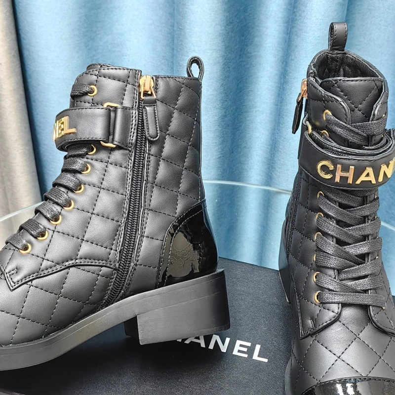 Cozy Chxnxl Boots 129658