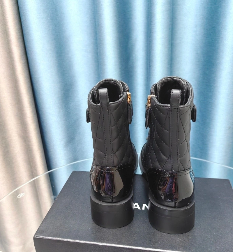 Cozy Chxnxl Boots 129658