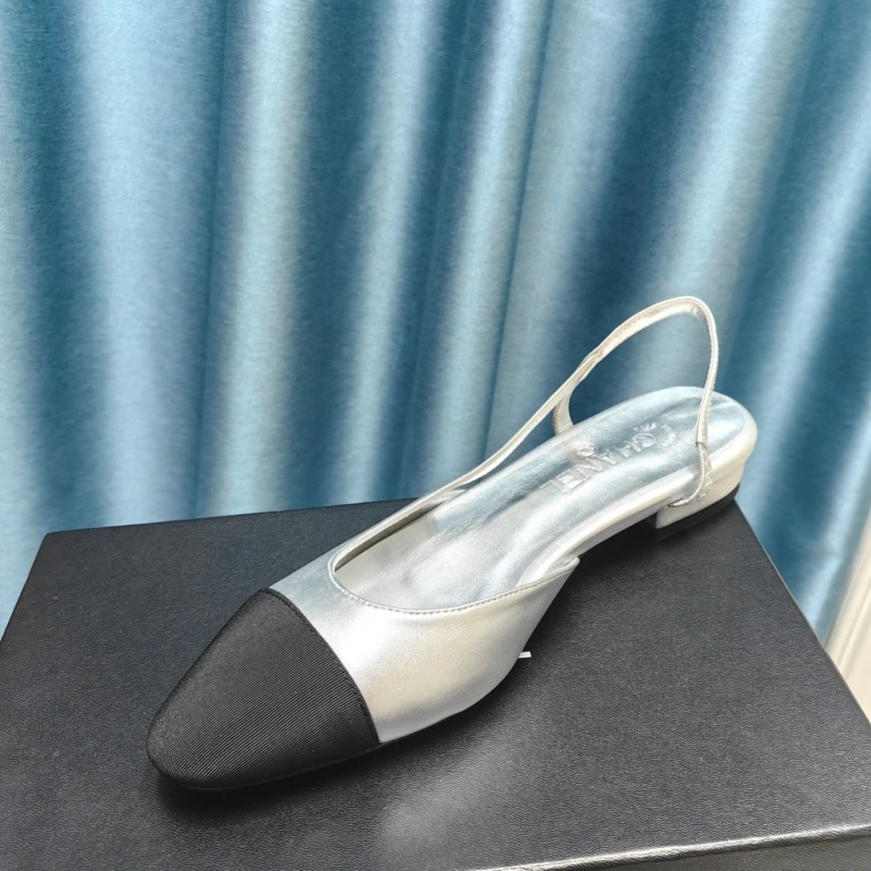 WellDesigned Chxnxl Sandals 128379