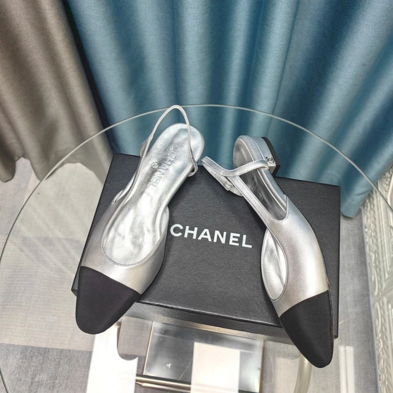 WellDesigned Chxnxl Sandals 128379