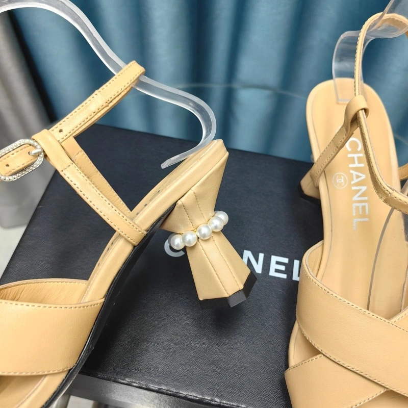 WellDesigned Chxnxl High Heels 128916