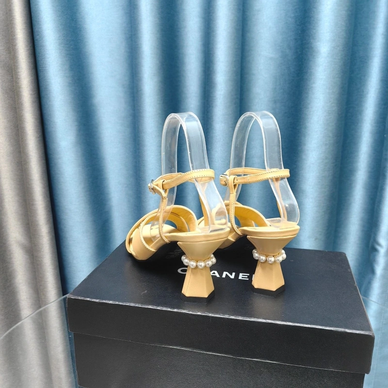 WellDesigned Chxnxl High Heels 128916