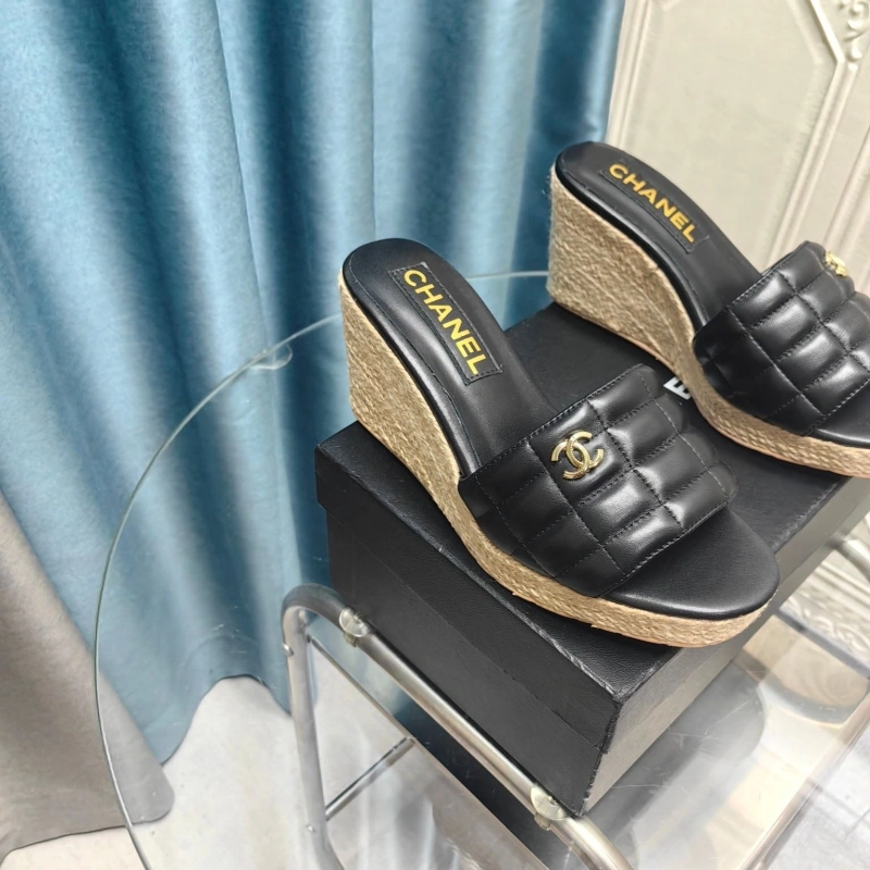 Stylish Chxnxl Slippers 127949