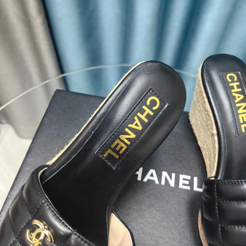 Stylish Chxnxl Slippers 127949