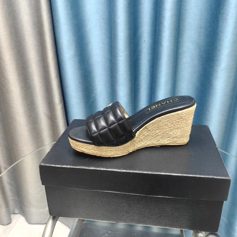 Stylish Chxnxl Slippers 127949