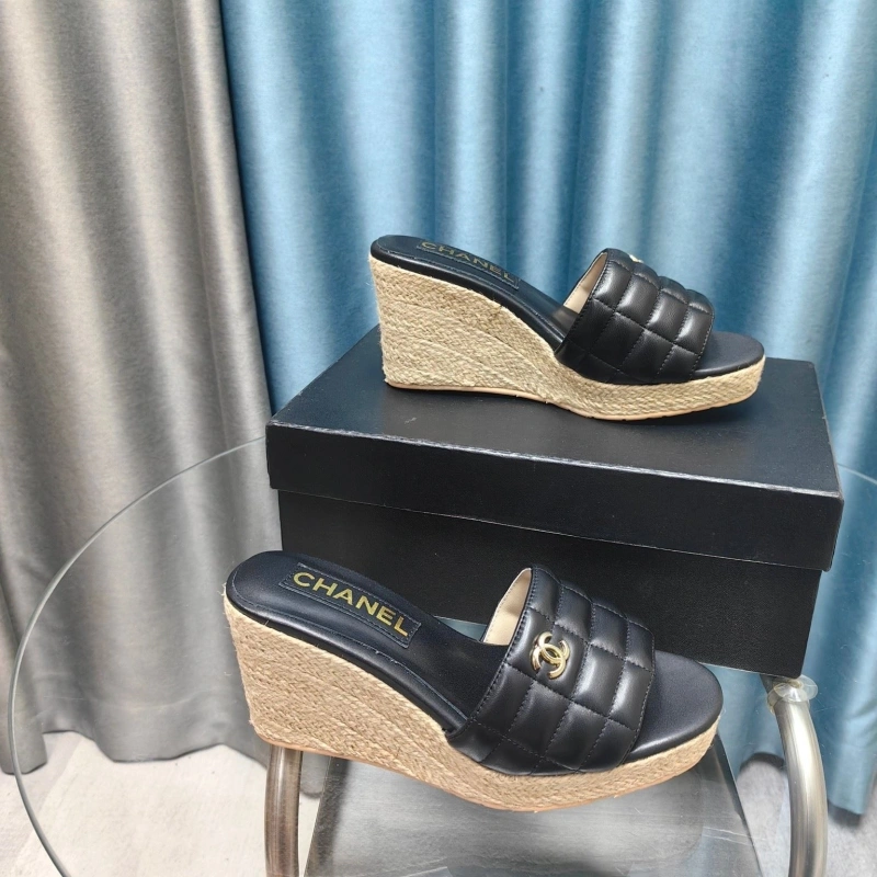 Stylish Chxnxl Slippers 127949