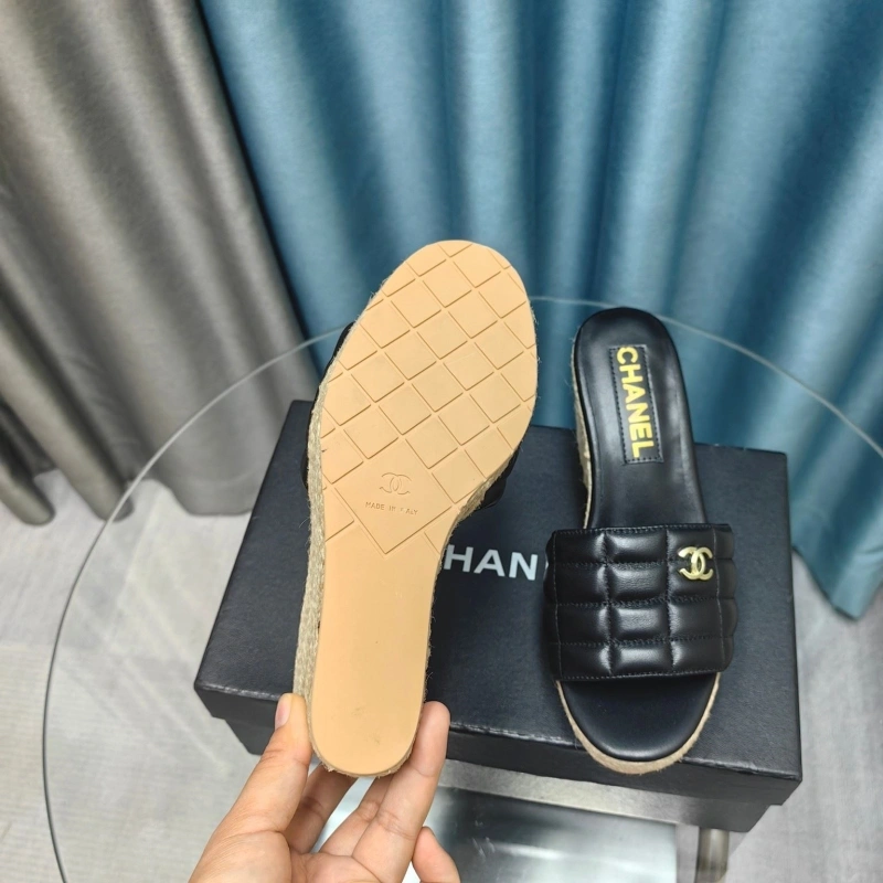 Stylish Chxnxl Slippers 127949