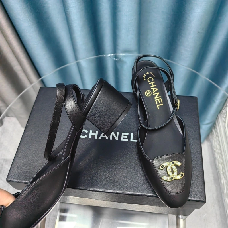 WellDesigned Chxnxl Sandals 128331