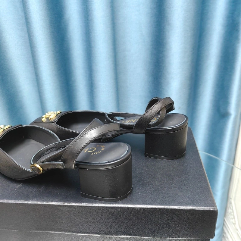 WellDesigned Chxnxl Sandals 128331