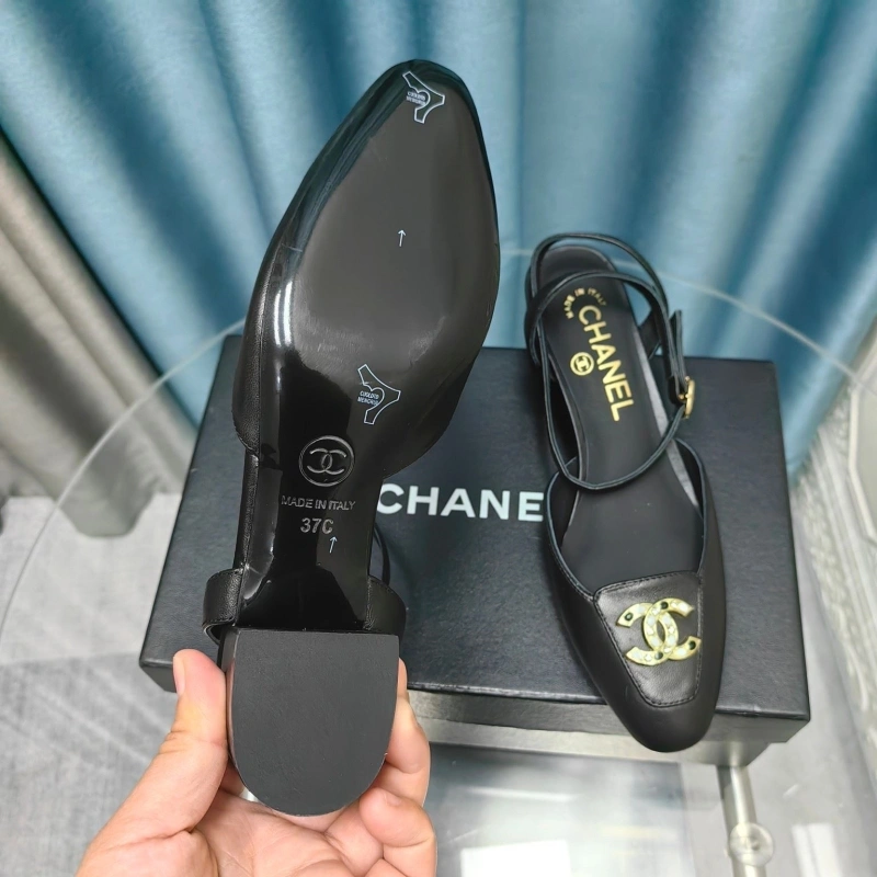 WellDesigned Chxnxl Sandals 128331