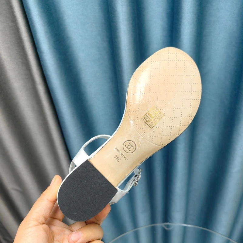 Versatile Chxnxl Sandals 128316