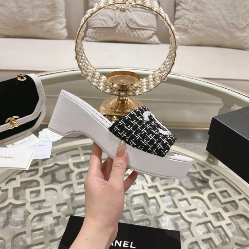 ModernLook Chxnxl Slippers 127940