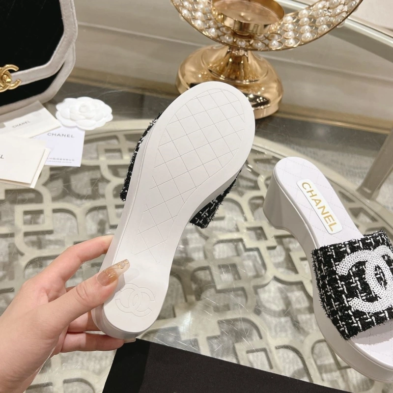 ModernLook Chxnxl Slippers 127940