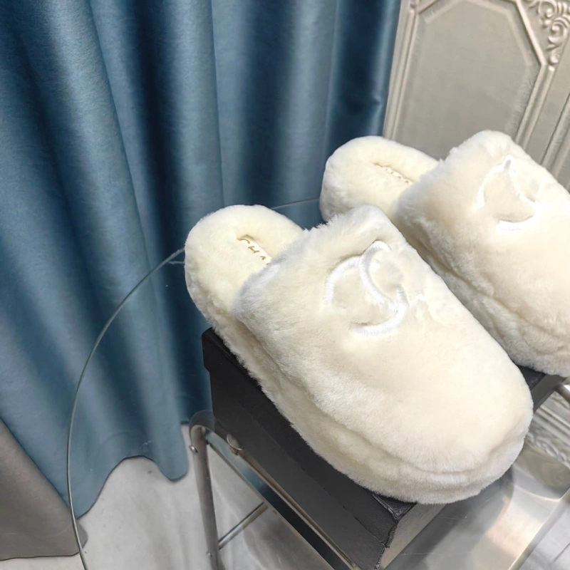 Resilient Chxnxl Slippers 127942