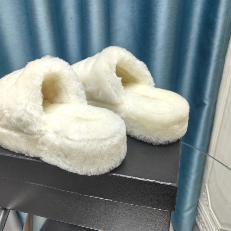 Resilient Chxnxl Slippers 127942