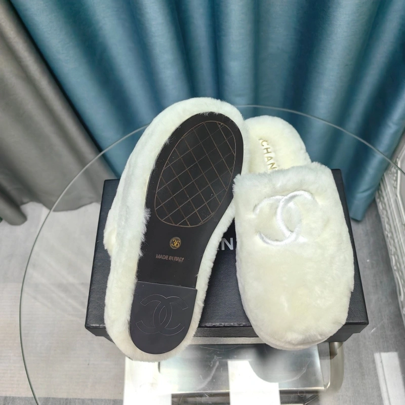 Resilient Chxnxl Slippers 127942