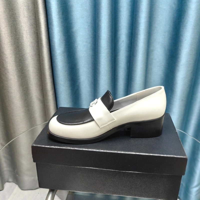 Flexible Chxnxl Leather Shoes 128712