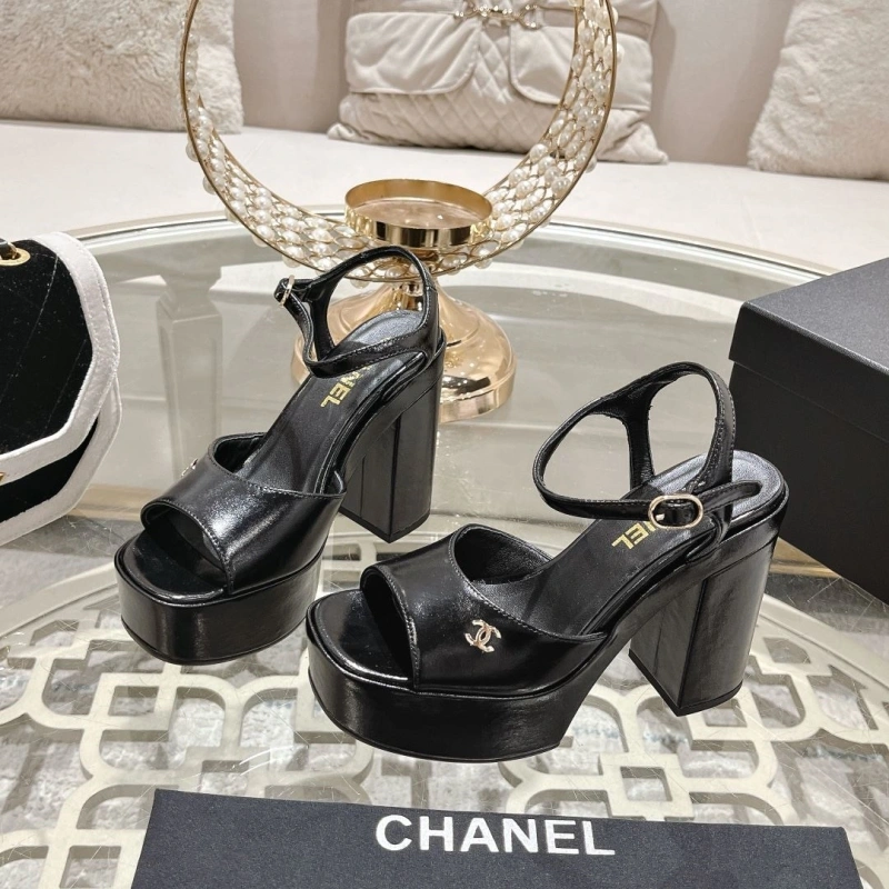 Versatile Chxnxl Sandals 128285