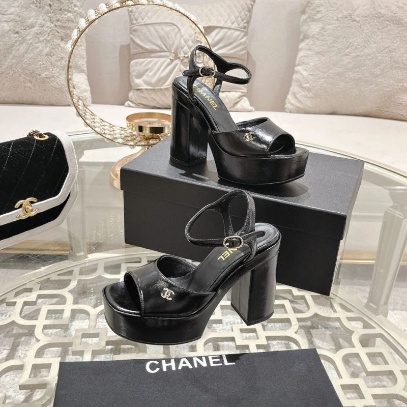 Versatile Chxnxl Sandals 128285