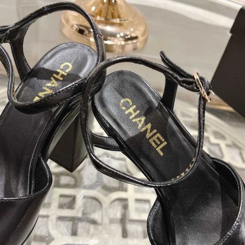 Versatile Chxnxl Sandals 128285