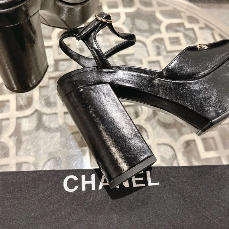 Versatile Chxnxl Sandals 128285