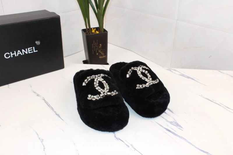 Sleek Chxnxl Slippers 127928