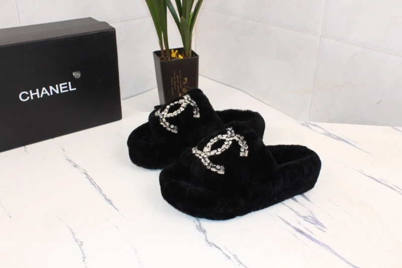Sleek Chxnxl Slippers 127928