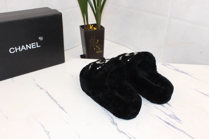 Sleek Chxnxl Slippers 127928