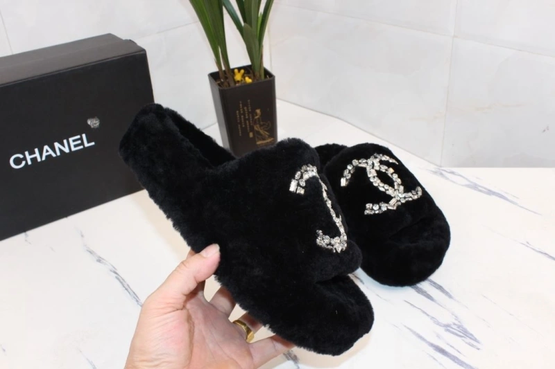 Sleek Chxnxl Slippers 127928