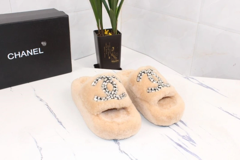 Minimalist Chxnxl Slippers 127913