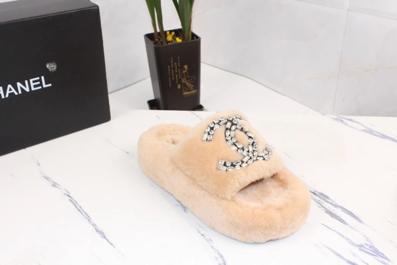 Minimalist Chxnxl Slippers 127913