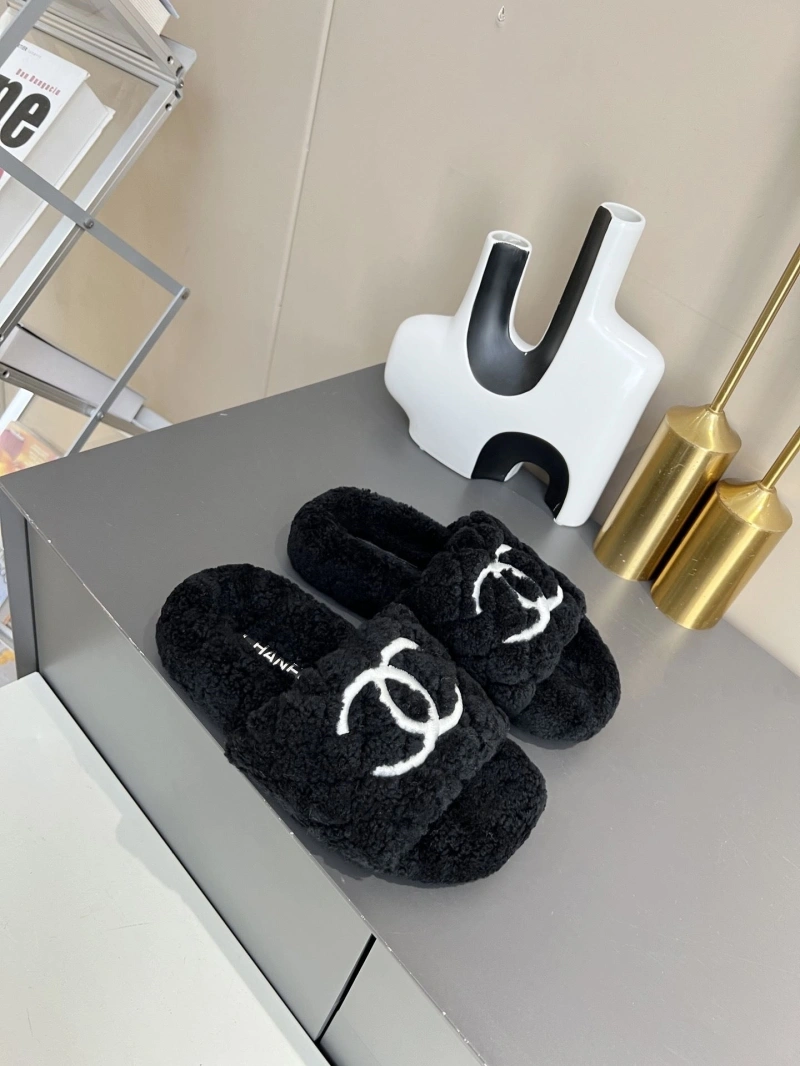 Trendy Chxnxl Slippers 127920