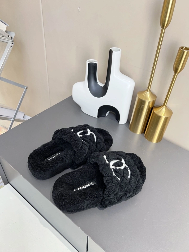 Trendy Chxnxl Slippers 127920