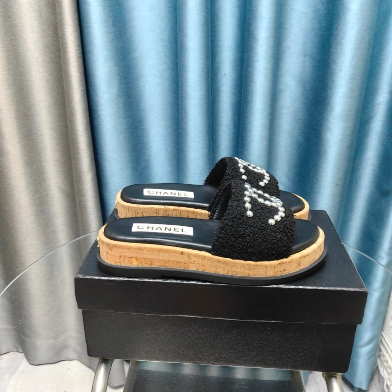 Reliable Chxnxl Slippers 127924